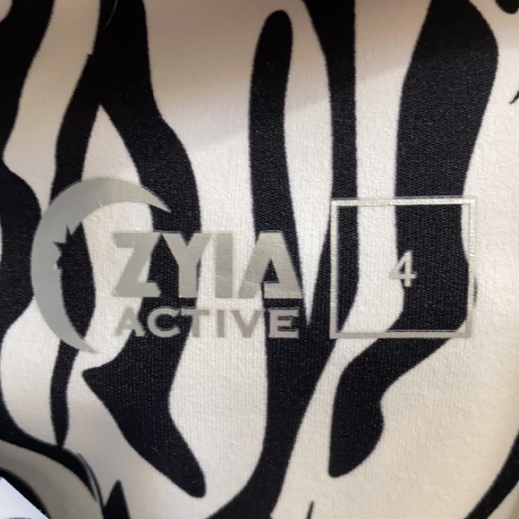 Zyia Active Brilliant 7/8 length Safari Leggings Size 4 NWOT - Picture 11 of 11